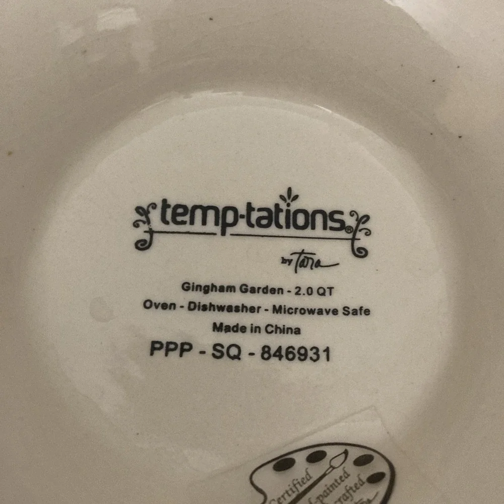 HTF Temp-tations by Tara Gingham Garden Red 2.0 QT Pedestal Mixing Bowl